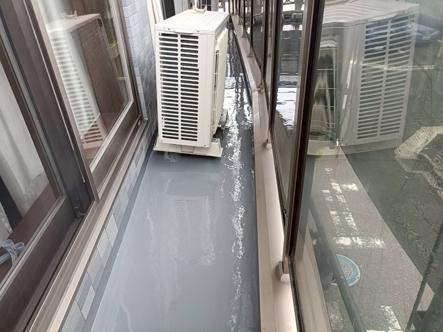 ベランダ床のウレタン防水工事が完了